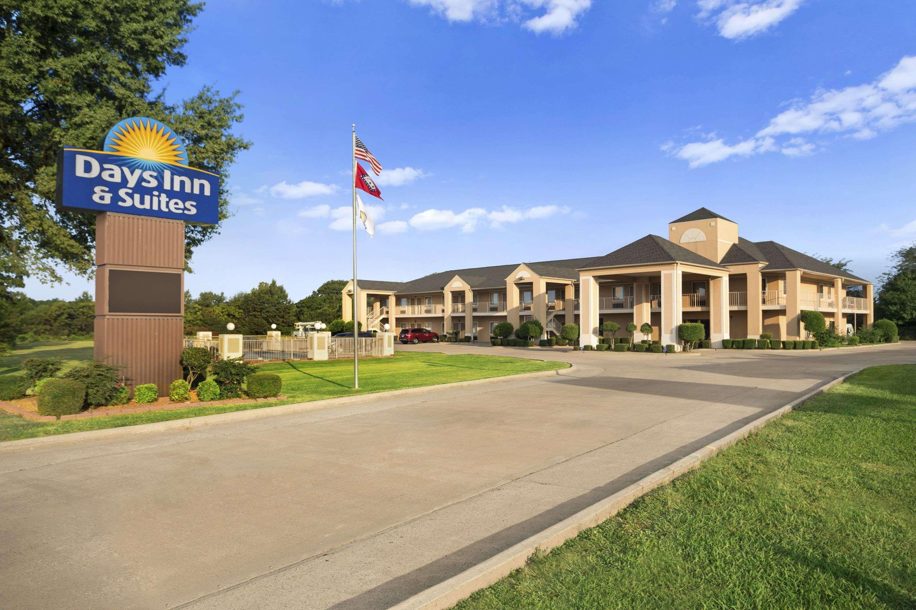 Days Inn & Suites By Wyndham Stuttgart Exterior foto